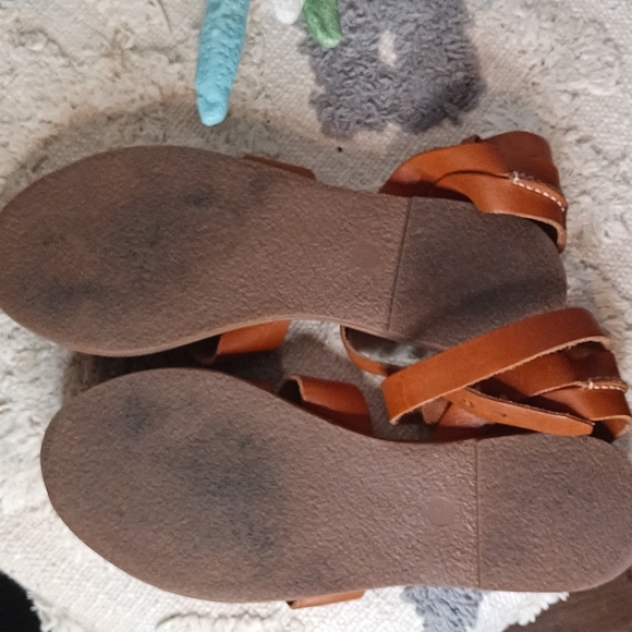 Tommy Bahamas🌴 Tan sandals❤️❤️❤️ - Picture 7 of 8